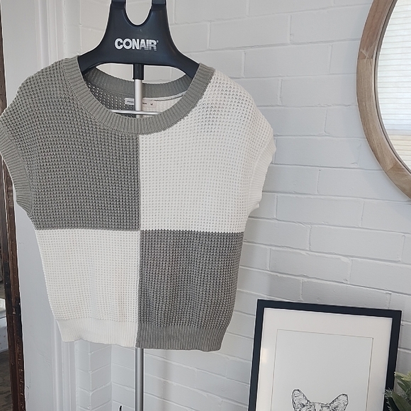 moon & madison Tops - Colorblock Knit Top, Medium